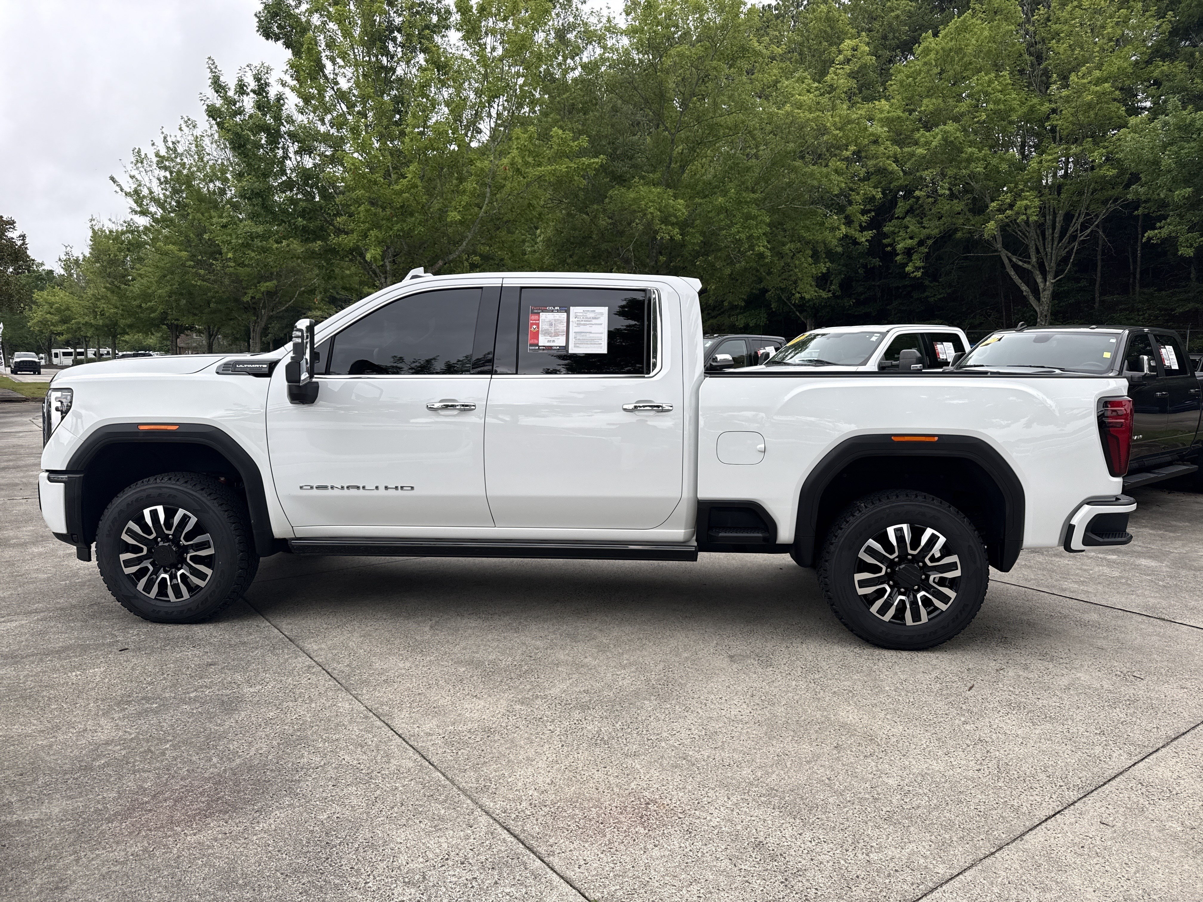 Used 2024 GMC Sierra 2500 Denali Ultimate AWD/4WD image 4