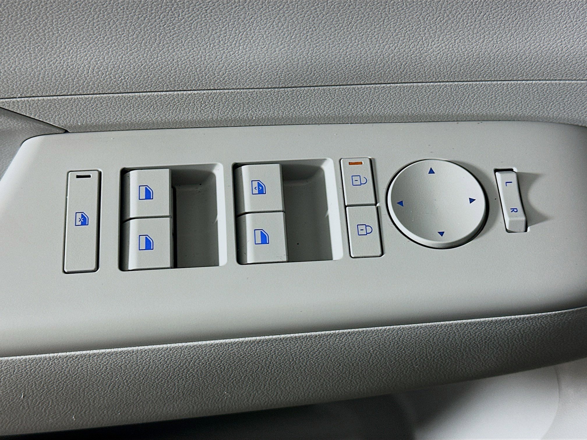 Used 2025 Hyundai Kona SEL image 15