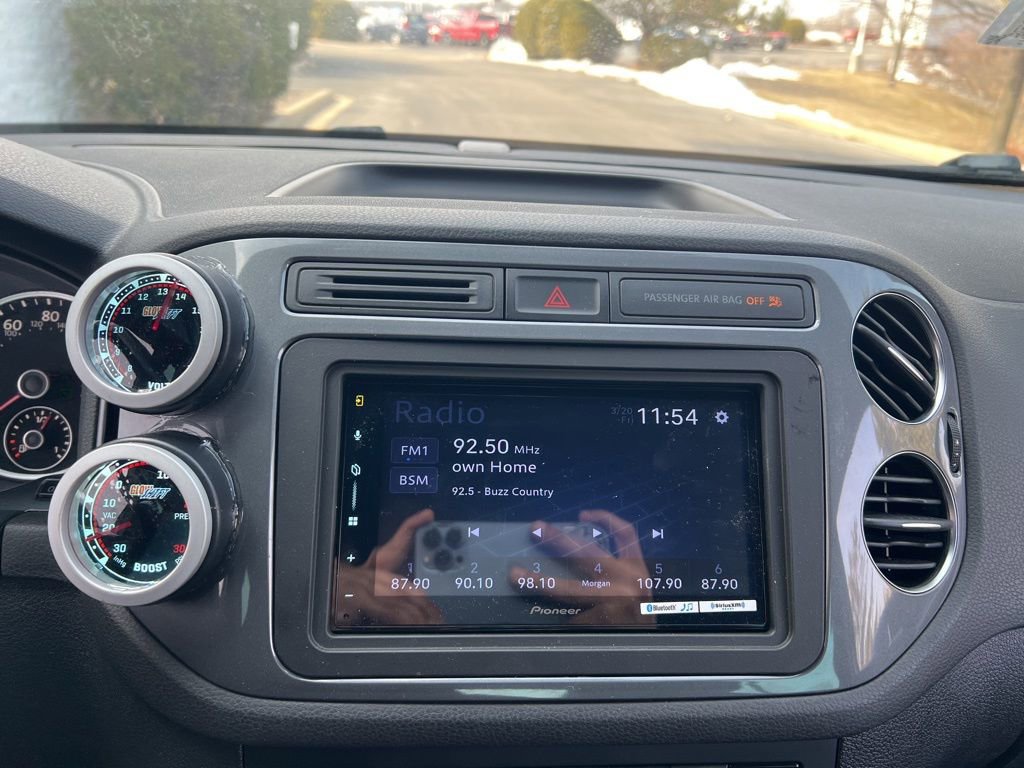 Used 2016 Volkswagen Tiguan R-Line FWD image 19