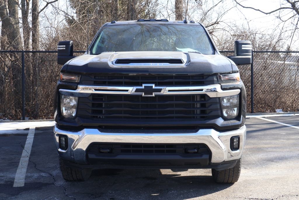 Used 2024 Chevrolet Silverado 2500 LT w/ Convenience Package image 2