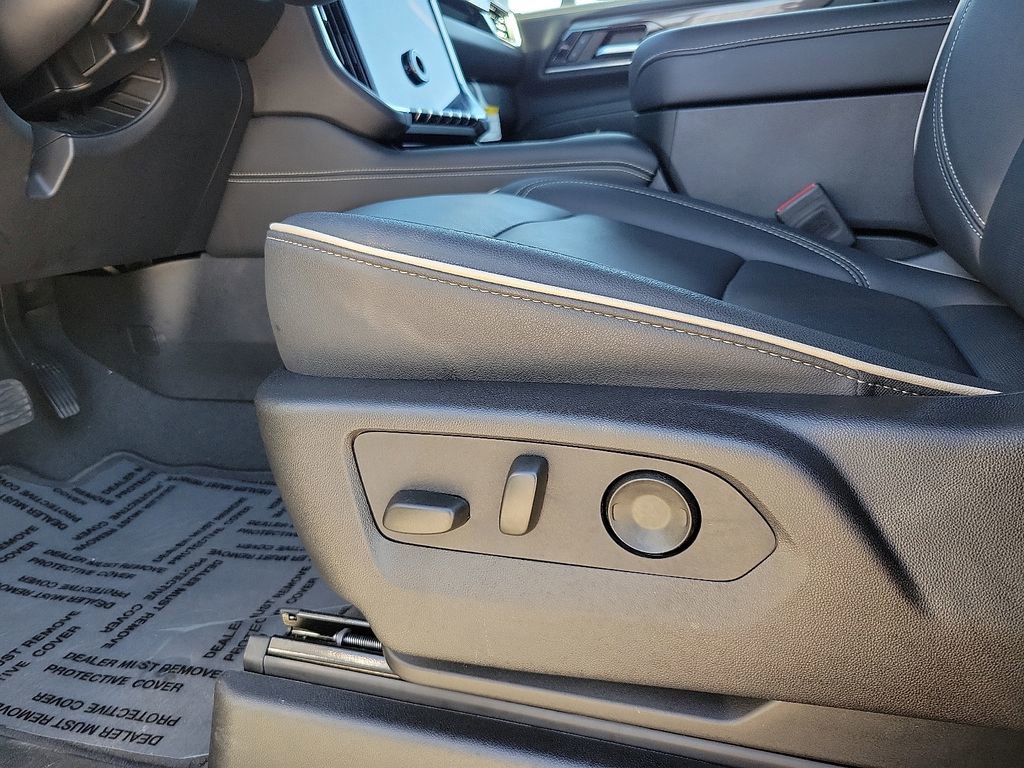 Used 2025 GMC Yukon XL Elevation image 13