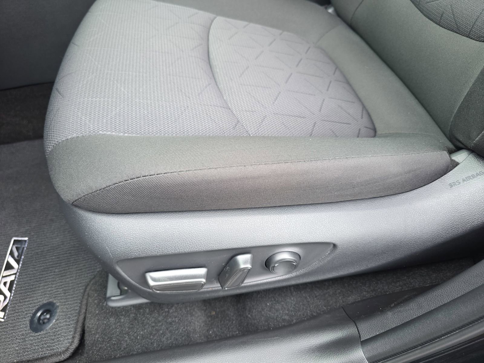Used 2024 Toyota RAV4 XLE AWD/4WD image 27