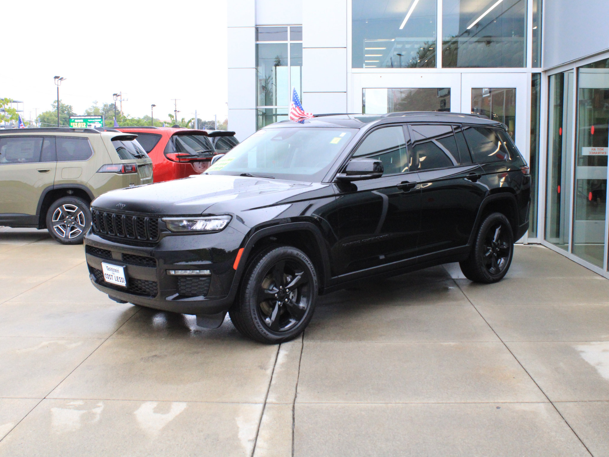 Used 2022 Jeep Grand Cherokee L Limited w/ Black Appearance Package AWD/4WD image 3