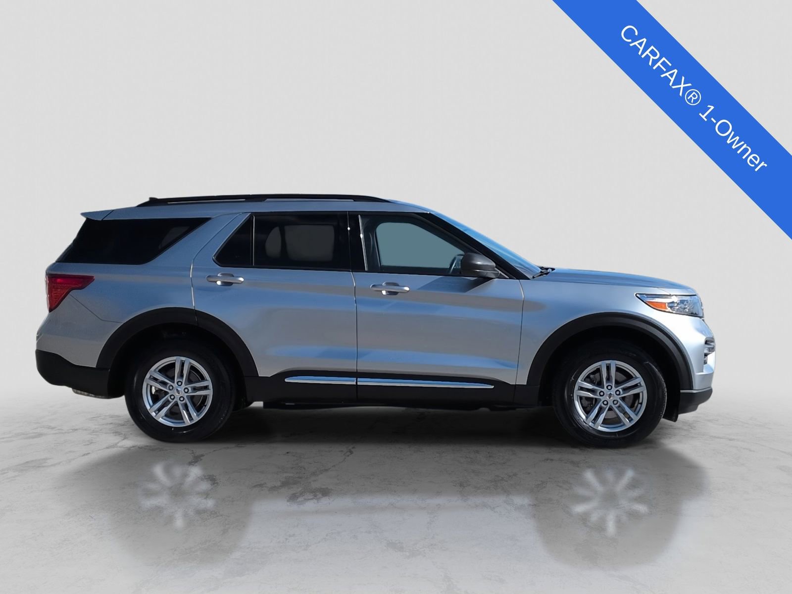 Used 2024 Ford Explorer XLT w/ Equipment Group 202A image 9