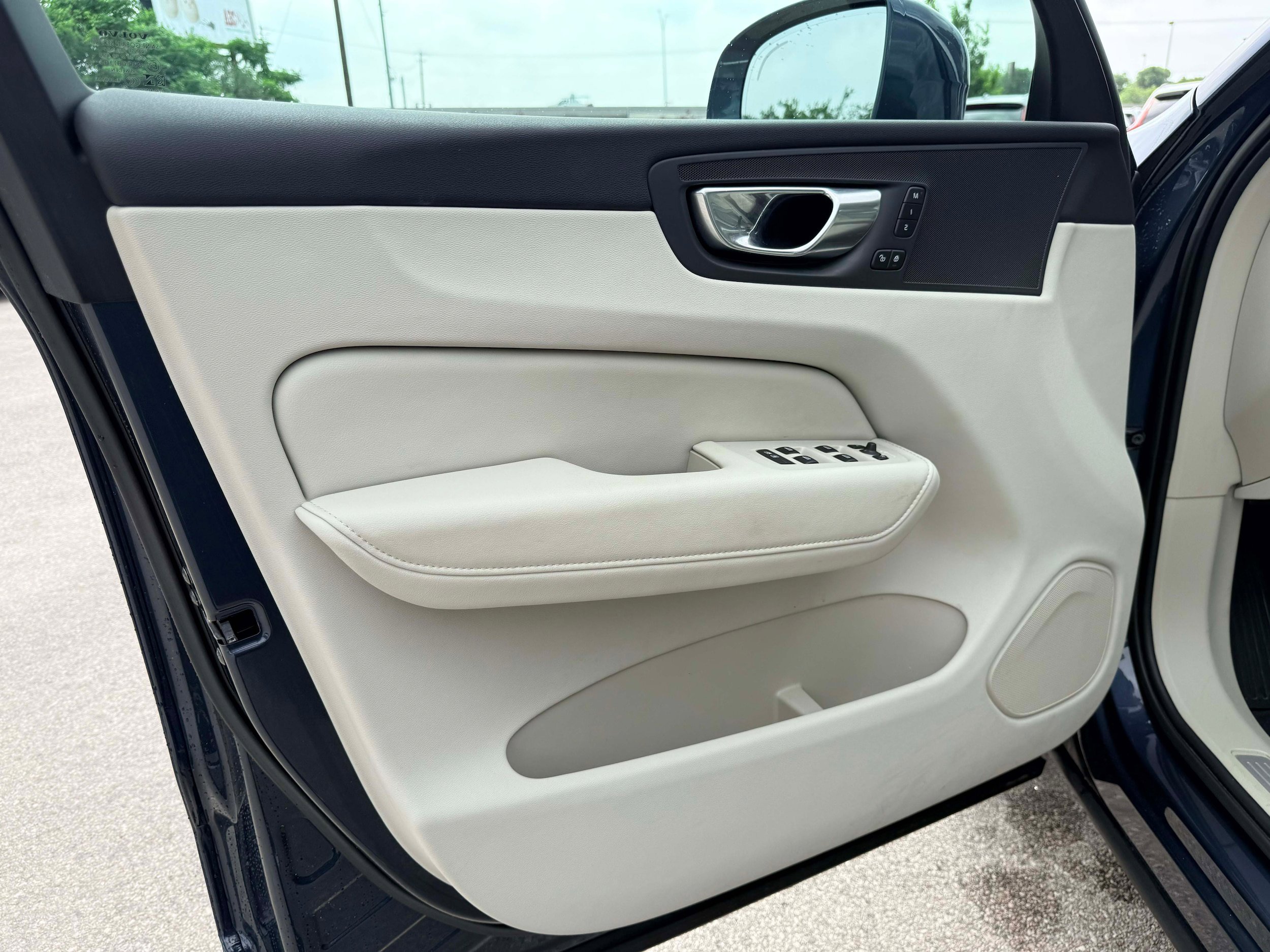 Certified 2023 Volvo XC60 B5 Plus w/ Climate Package AWD/4WD image 10