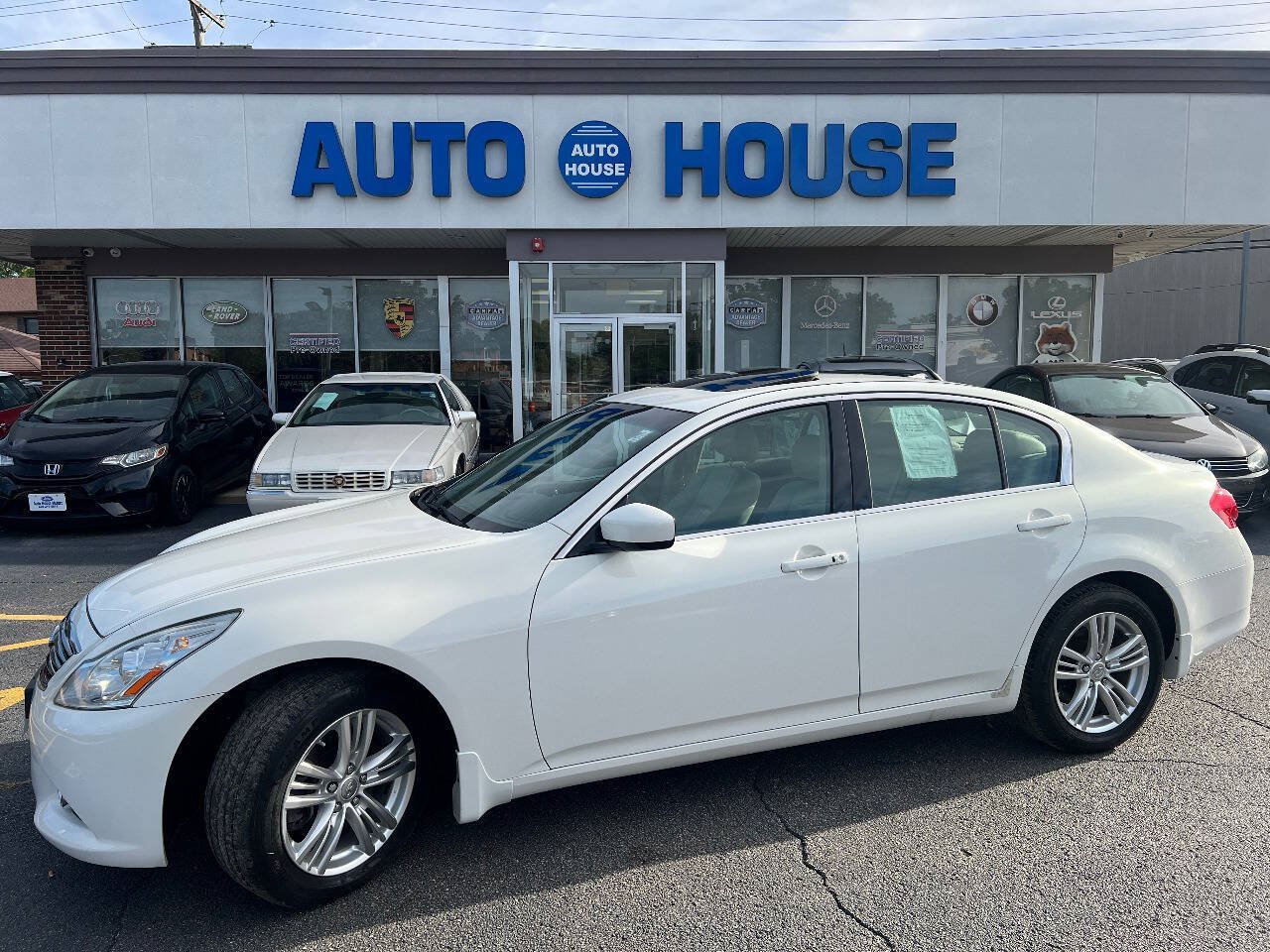 Used 2011 INFINITI G37 x Sedan w/ Premium Pkg AWD/4WD image 3