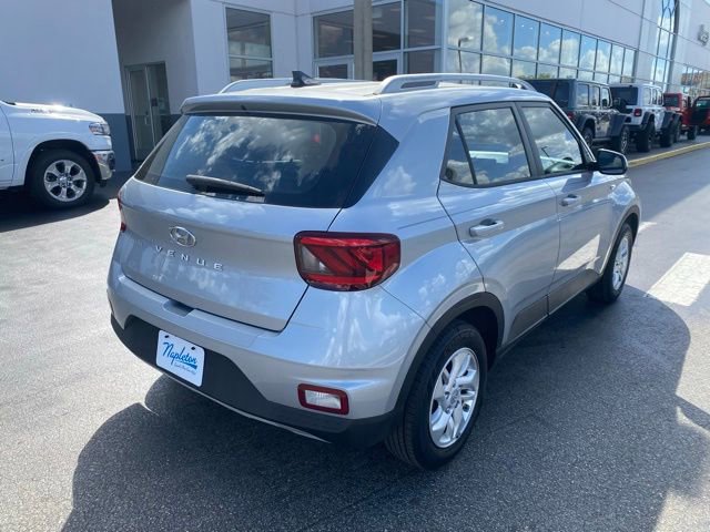 Used 2020 Hyundai Venue SEL image 9