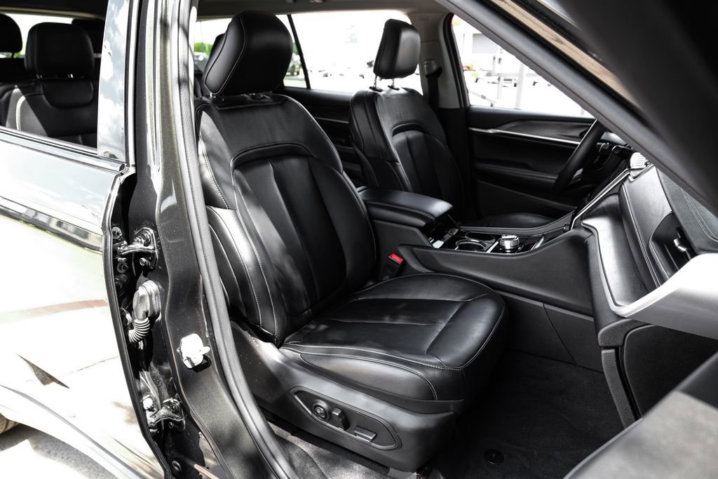 Used 2022 Jeep Grand Cherokee L Limited RWD image 43