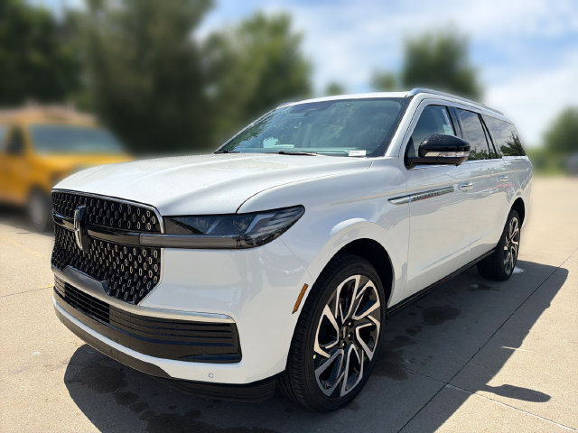 New 2026 Lincoln Navigator L Reserve AWD/4WD image 11