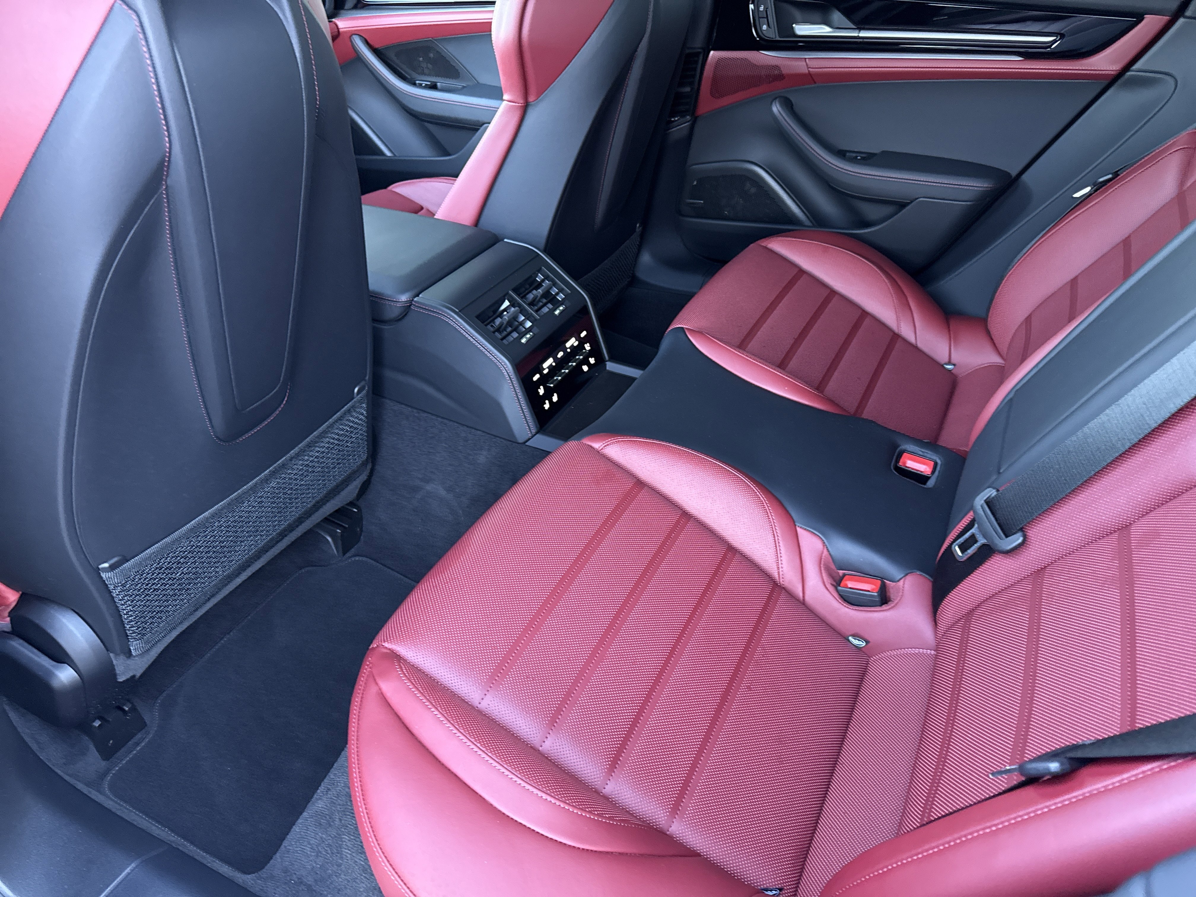 Used 2024 Porsche Panamera 4 image 7