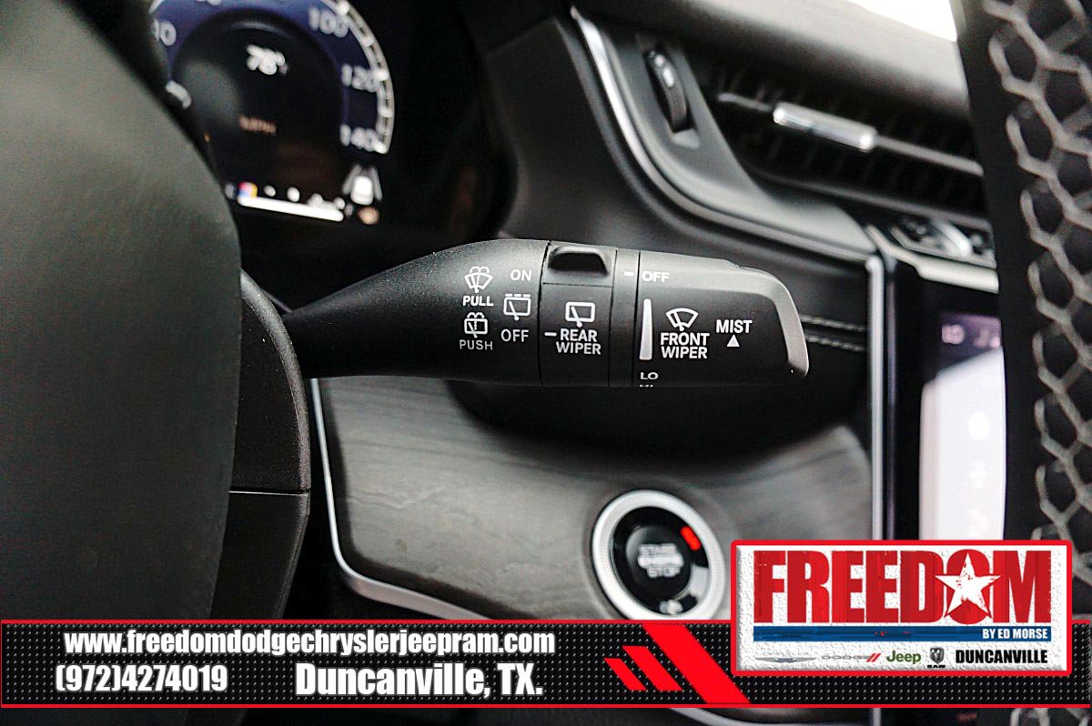 Certified 2025 Jeep Grand Cherokee Limited w/ Black Appearance Package RWD image 31