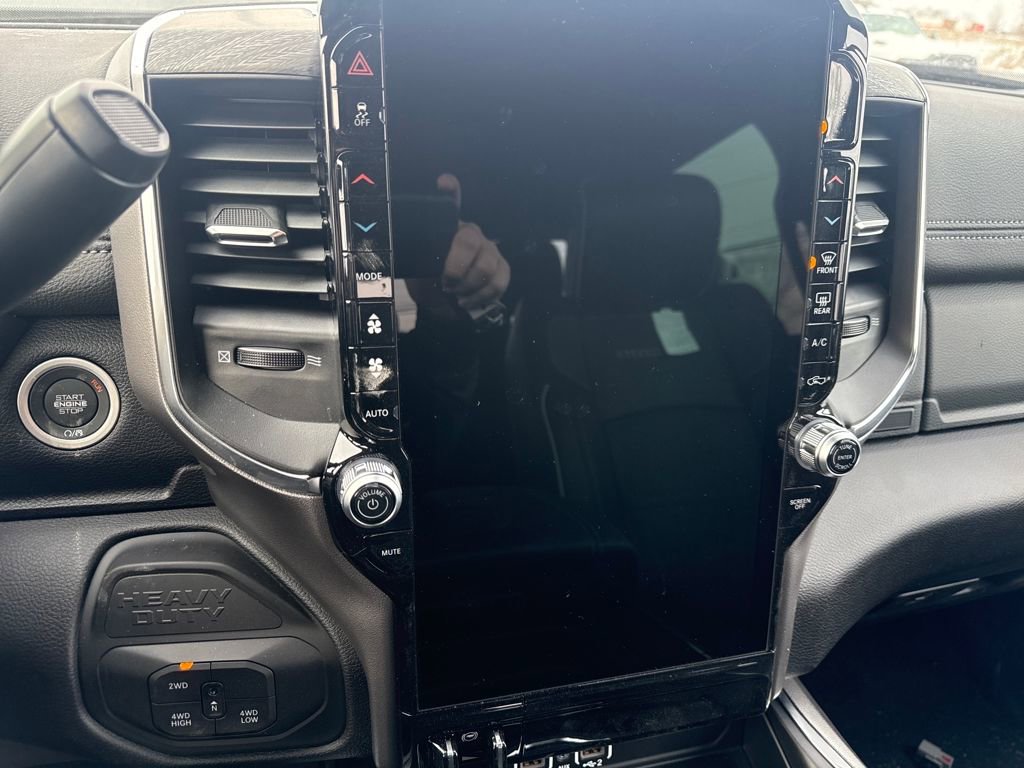 New 2026 RAM 3500 Laramie AWD/4WD image 27