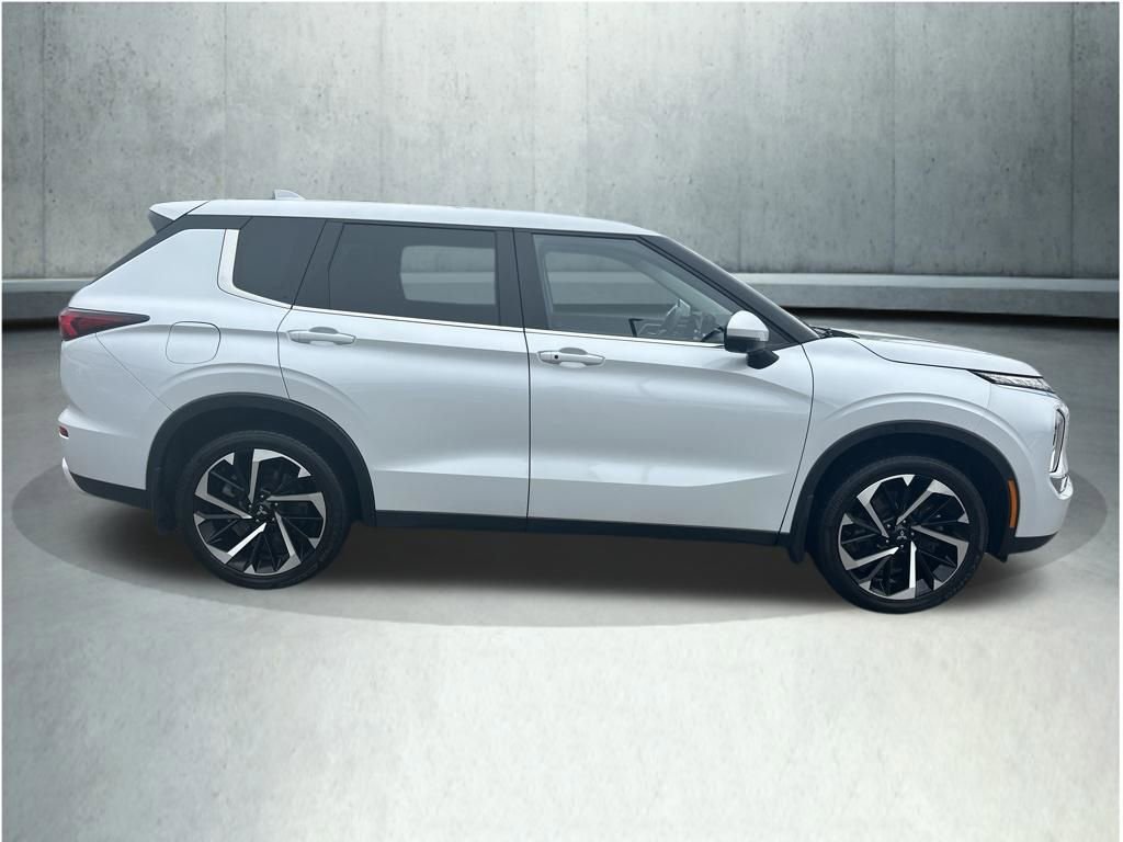 Used 2024 Mitsubishi Outlander SE Black Edition image 6