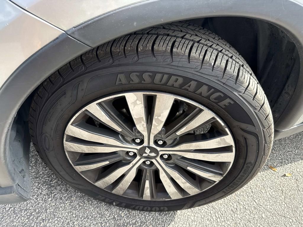 Used 2020 Mitsubishi Outlander ES image 10