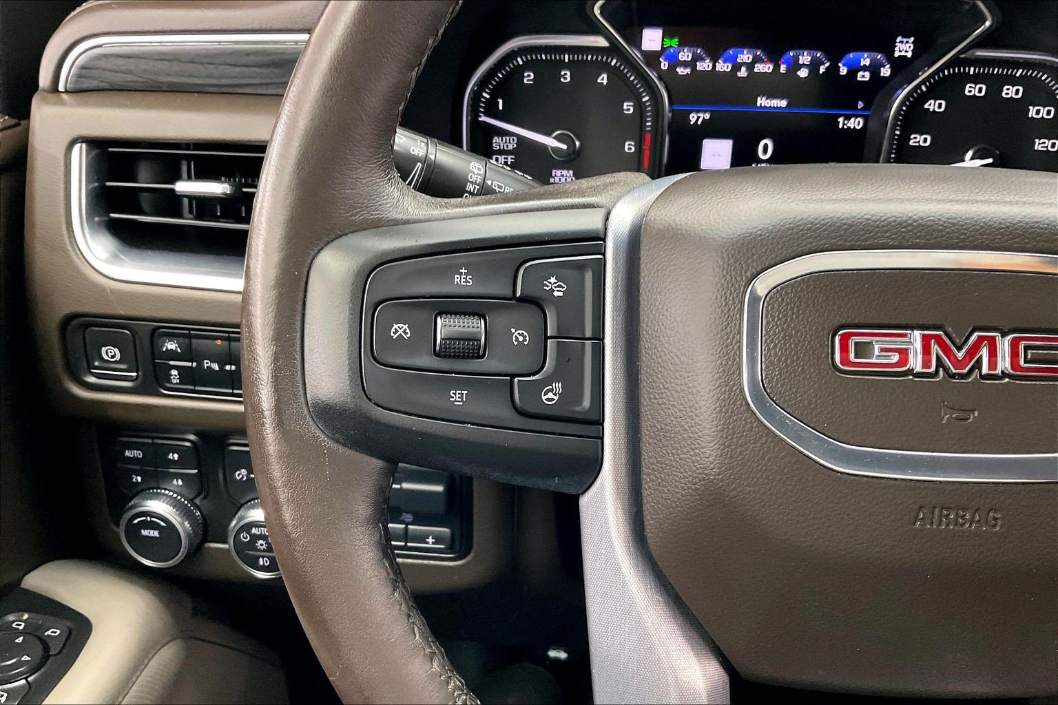 Used 2021 GMC Yukon SLT w/ SLT Premium Package AWD/4WD image 20