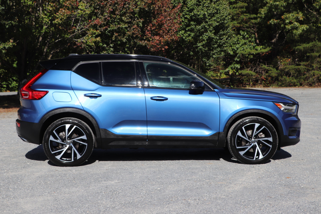 Used 2020 Volvo XC40 T5 R-Design image 2