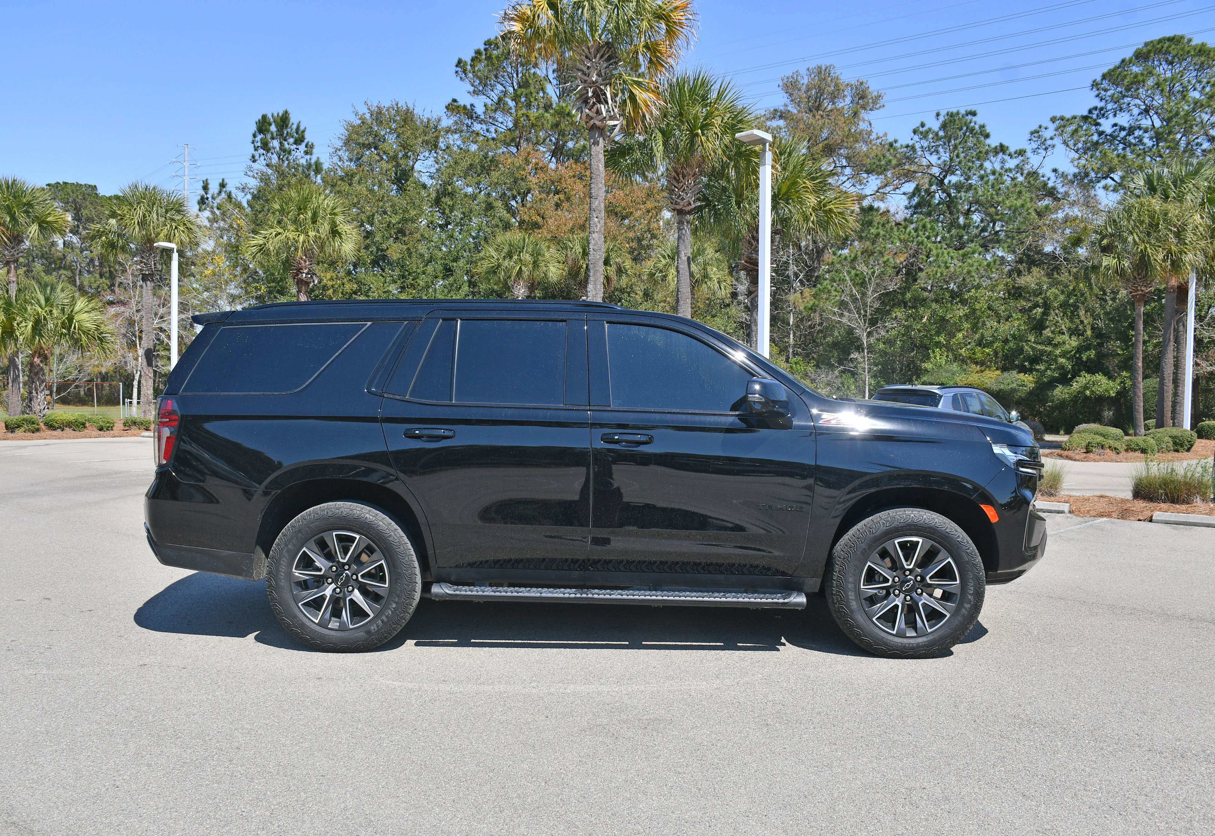 Used 2023 Chevrolet Tahoe Z71 w/ Luxury Package image 2