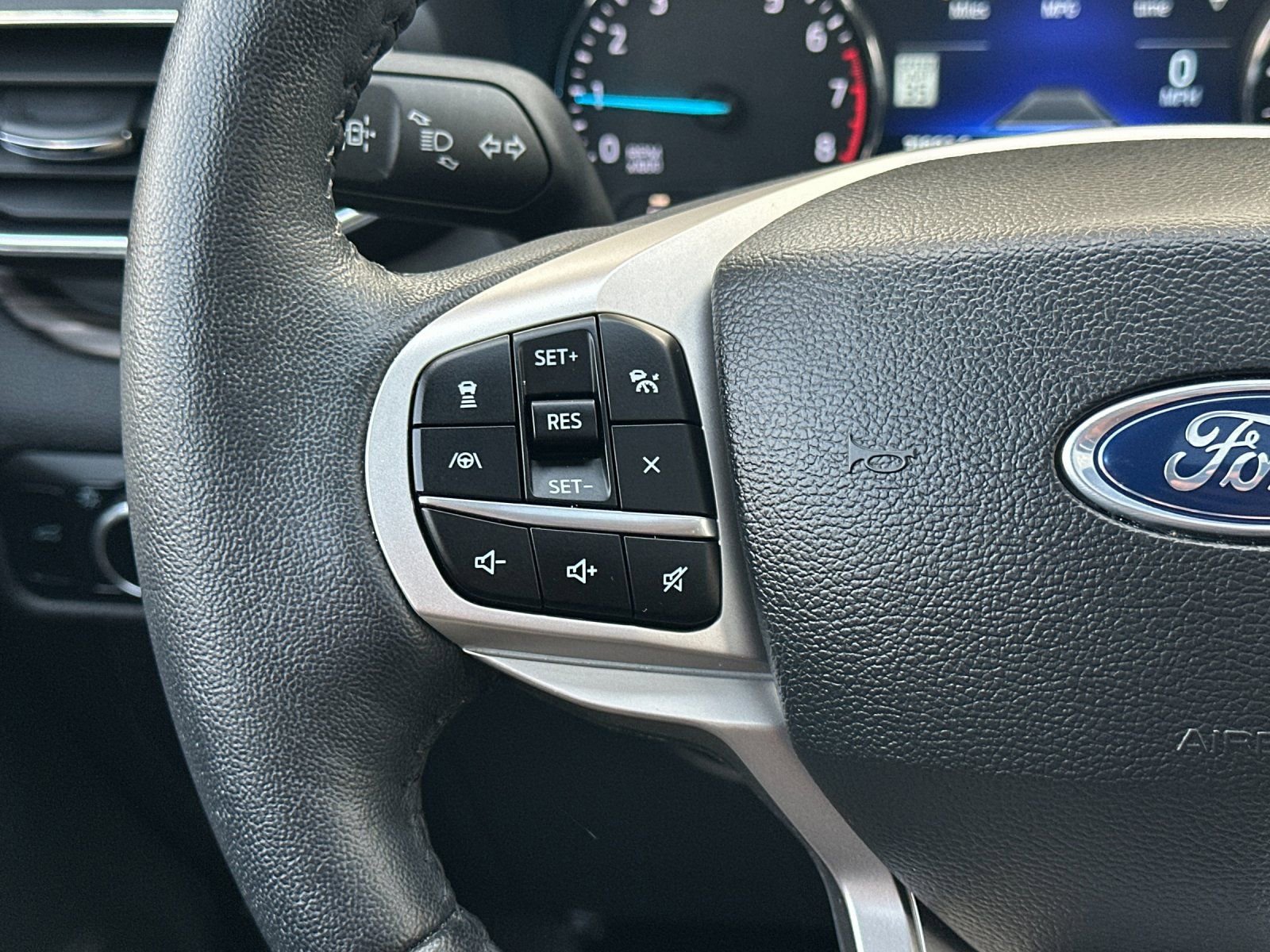 Used 2023 Ford Explorer Limited w/ Limited Technology Package image 31