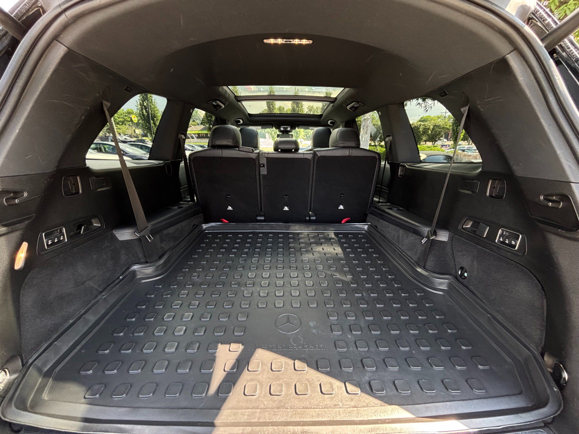 Used 2020 Mercedes-Benz GLS 450 4MATIC image 27