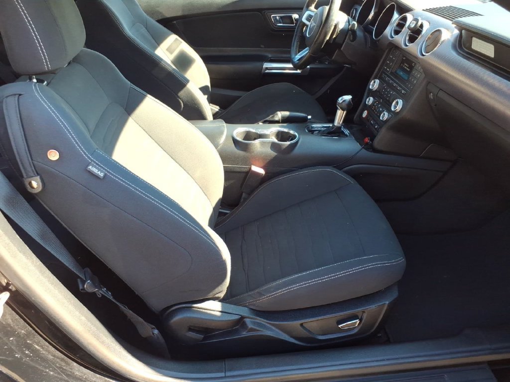 Used 2017 Ford Mustang Coupe RWD image 9