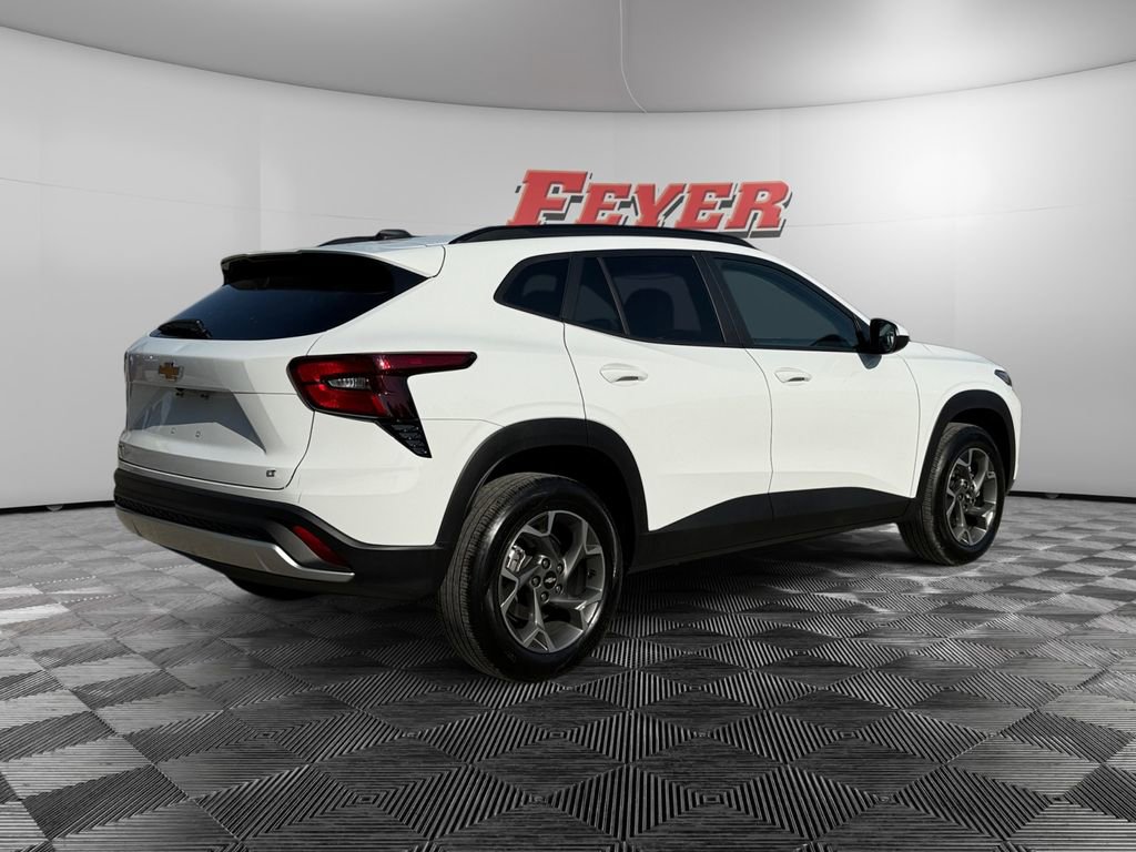 Used 2025 Chevrolet Trax LT FWD image 5