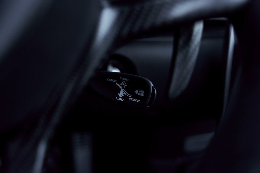 Used 2025 McLaren Artura Spider RWD image 61