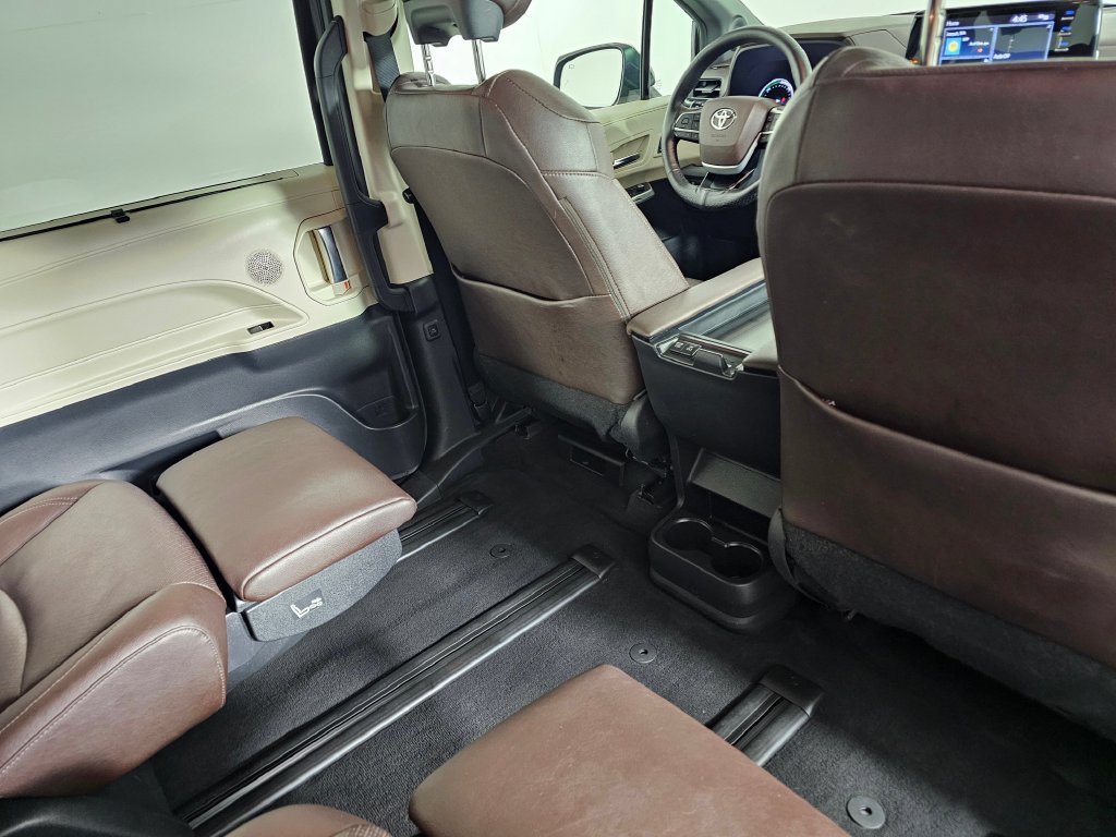 Used 2022 Toyota Sienna Platinum AWD/4WD image 14