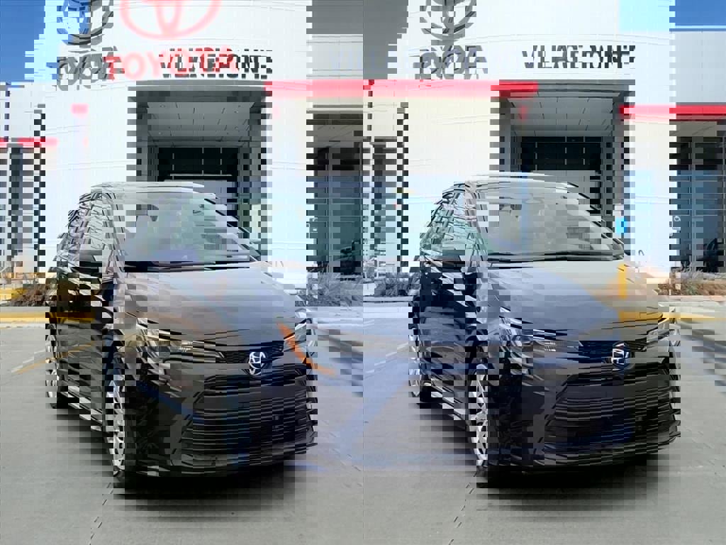 Used 2024 Toyota Corolla LE image 3