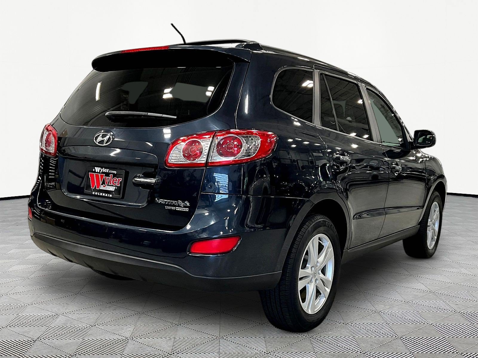 Used 2011 Hyundai Santa Fe Limited AWD/4WD image 6