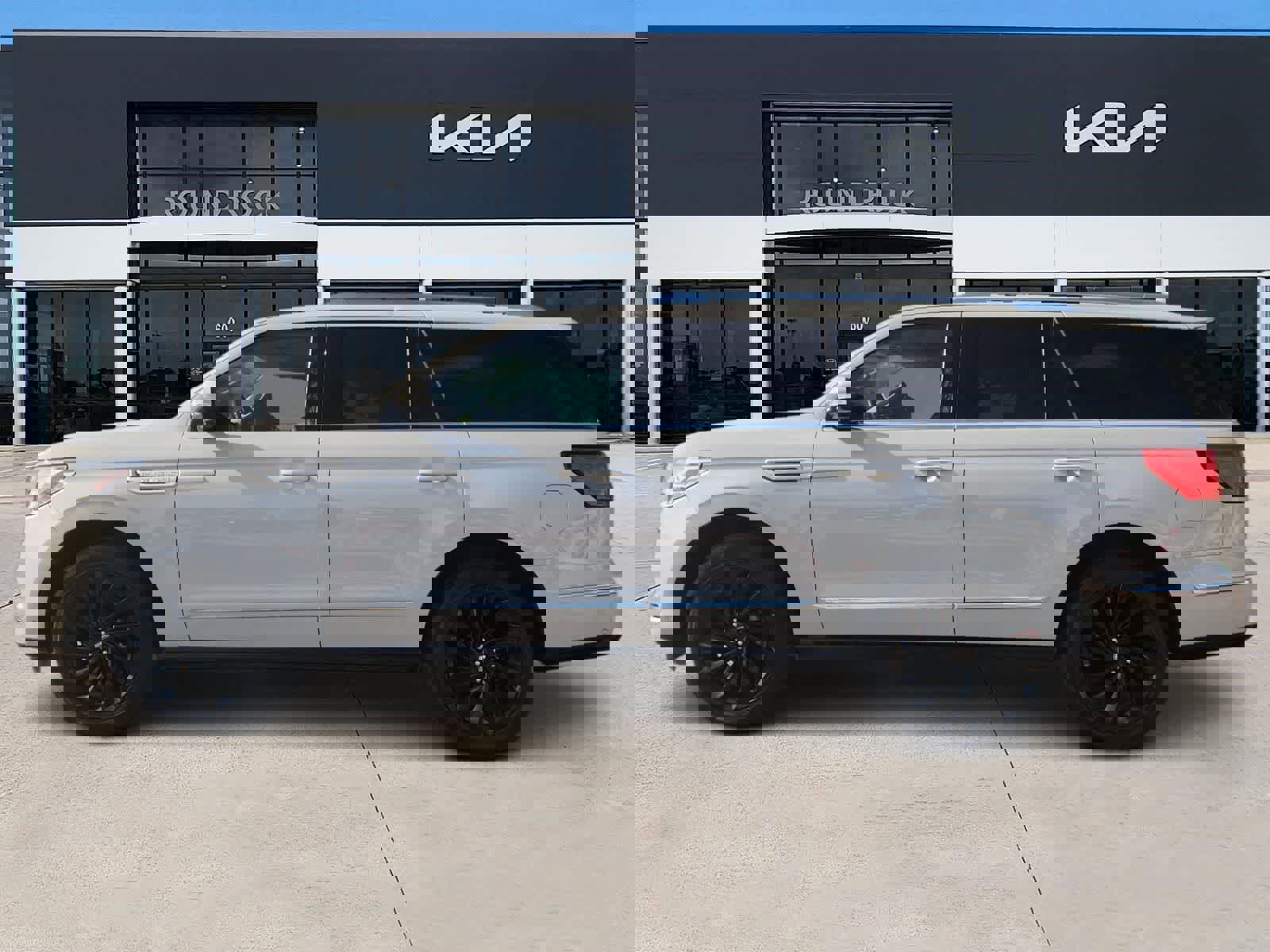 Used 2020 Lincoln Navigator Reserve w/ Equipment Group 208A Reserve image 4