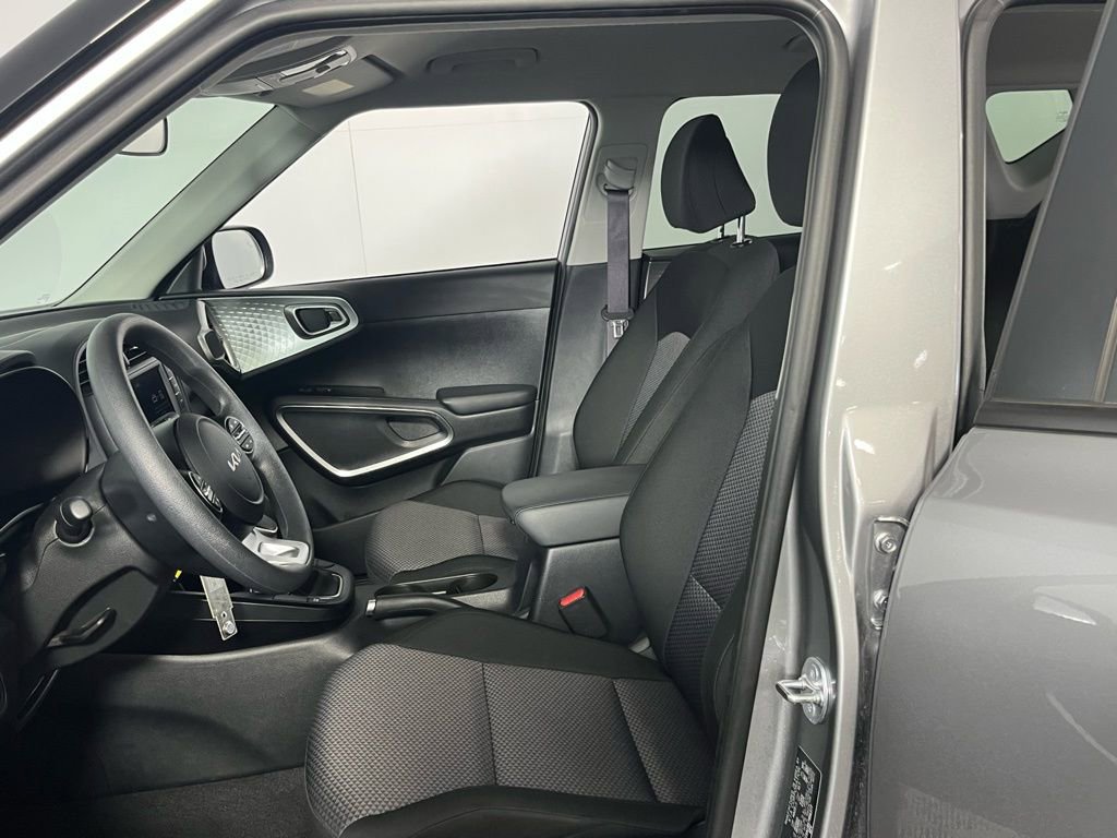 Used 2025 Kia Soul LX image 23