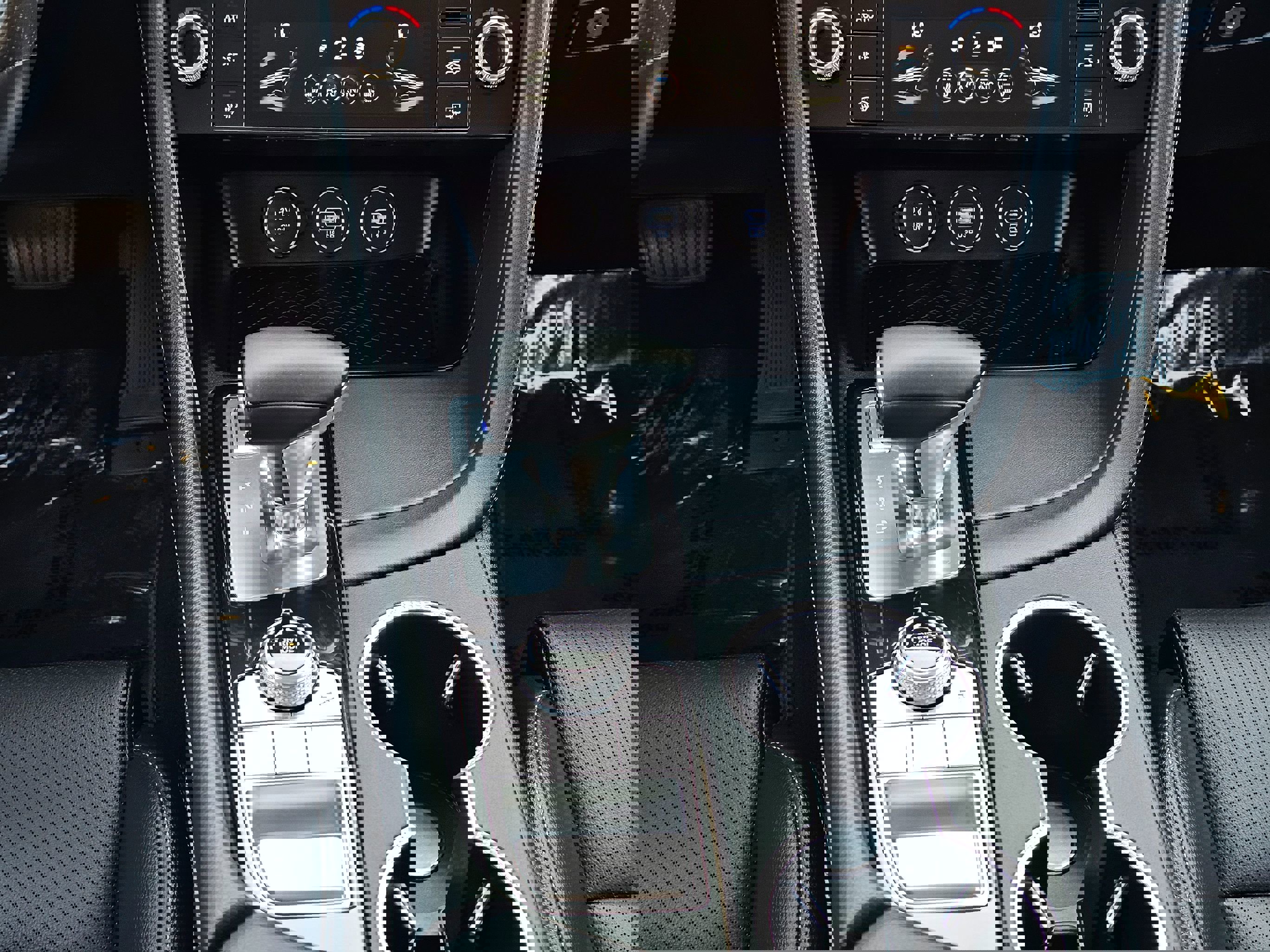 Used 2025 Genesis G70 2.5T image 28