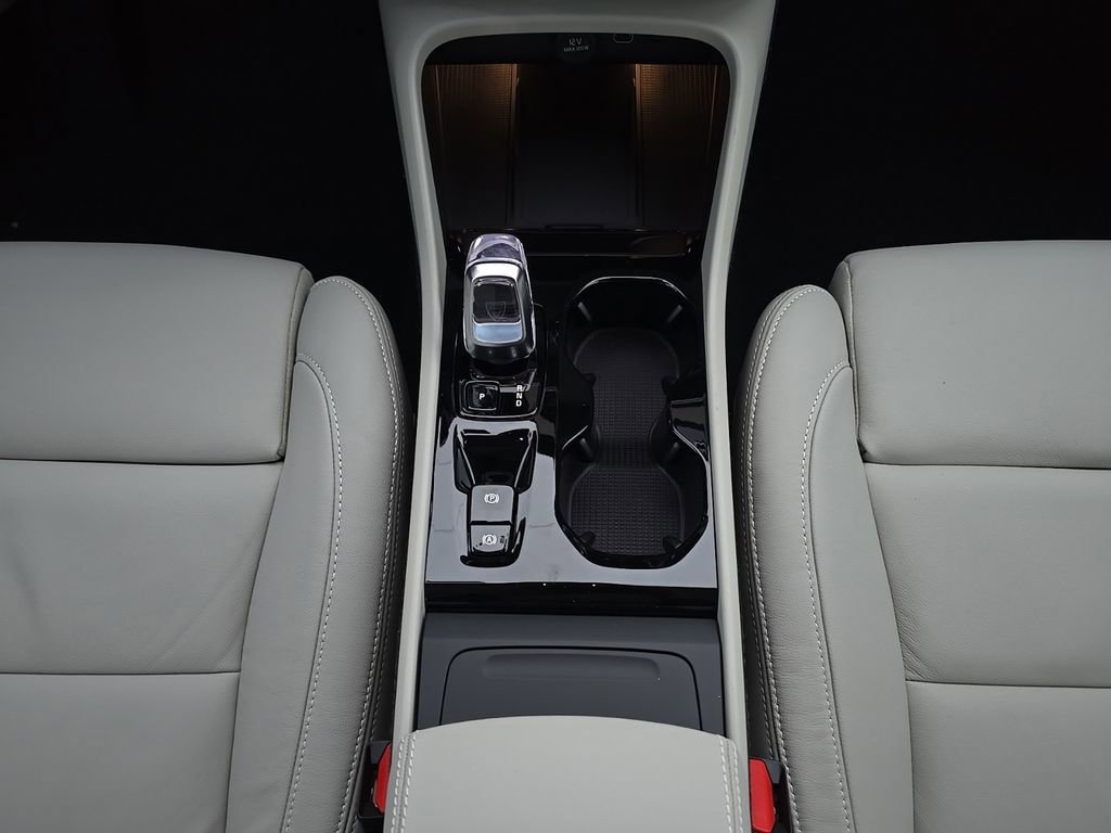 New 2026 Volvo XC40 B5 Ultra w/ Climate Package AWD/4WD image 19