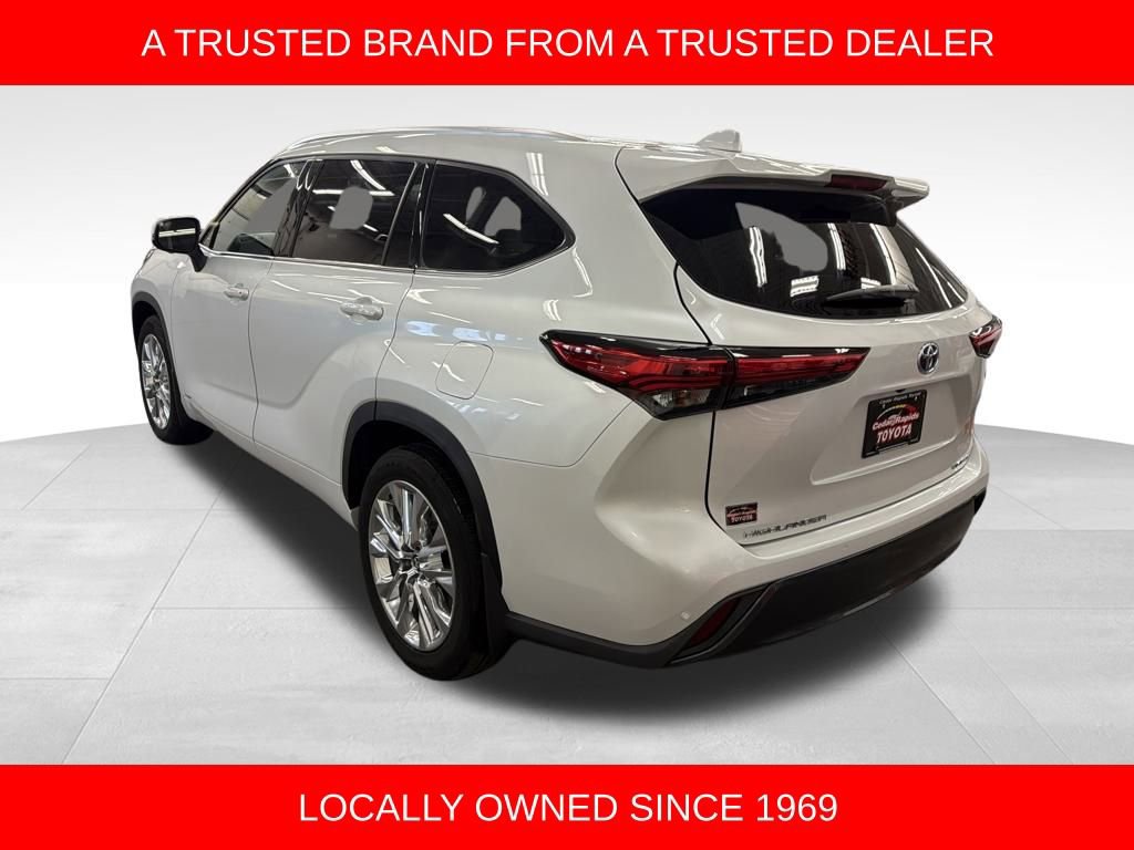 Used 2023 Toyota Highlander Limited image 3