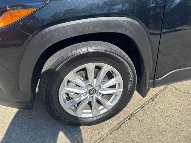 Certified 2025 Toyota Corolla Cross LE image 32