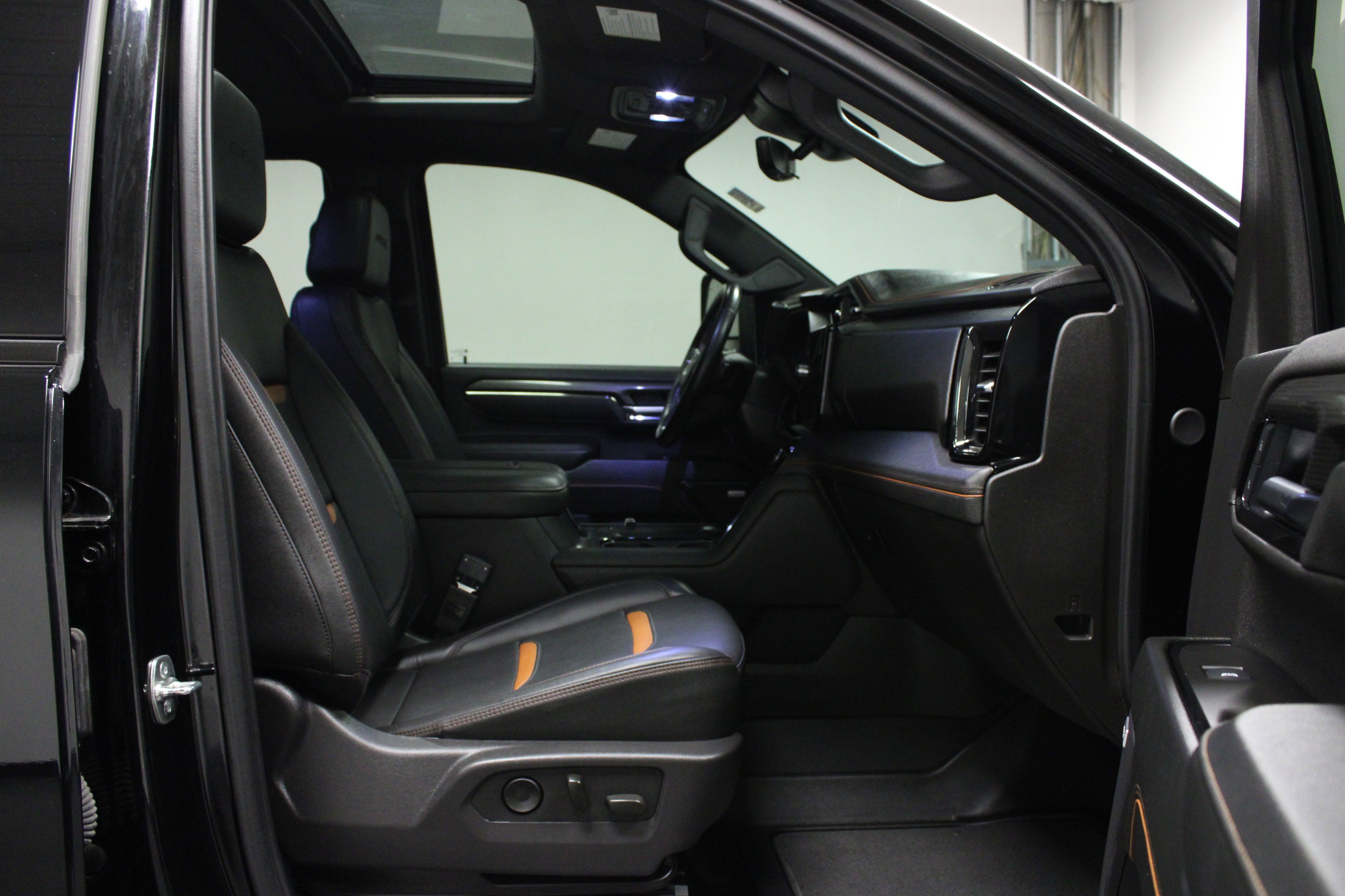 Used 2025 GMC Sierra 2500 AT4 w/ AT4 Premium Plus Package image 16