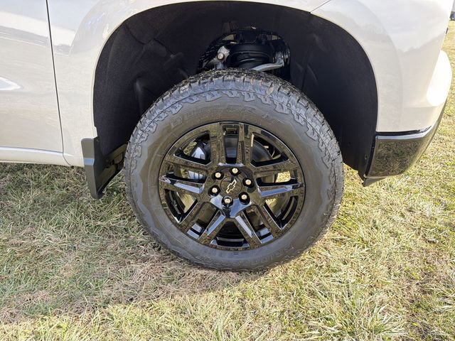 New 2026 Chevrolet Silverado 1500 Custom Trail Boss w/ LPO, Dark Essentials Package image 17