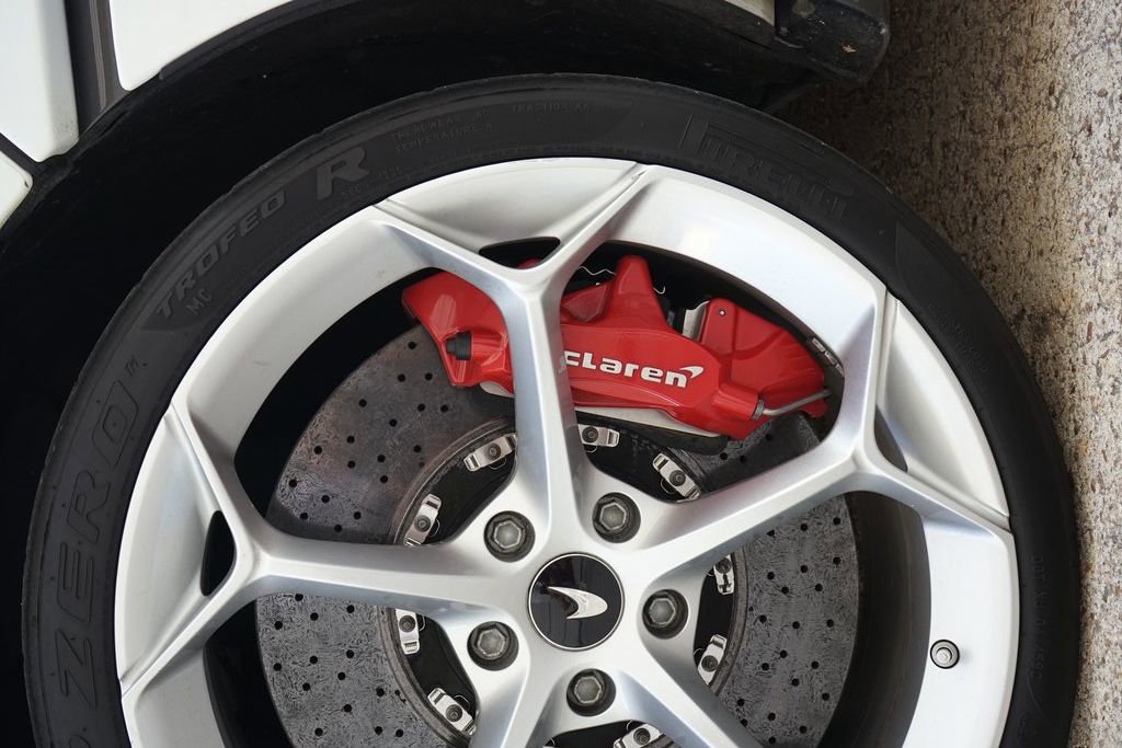 Used 2020 McLaren 600LT Spider image 30