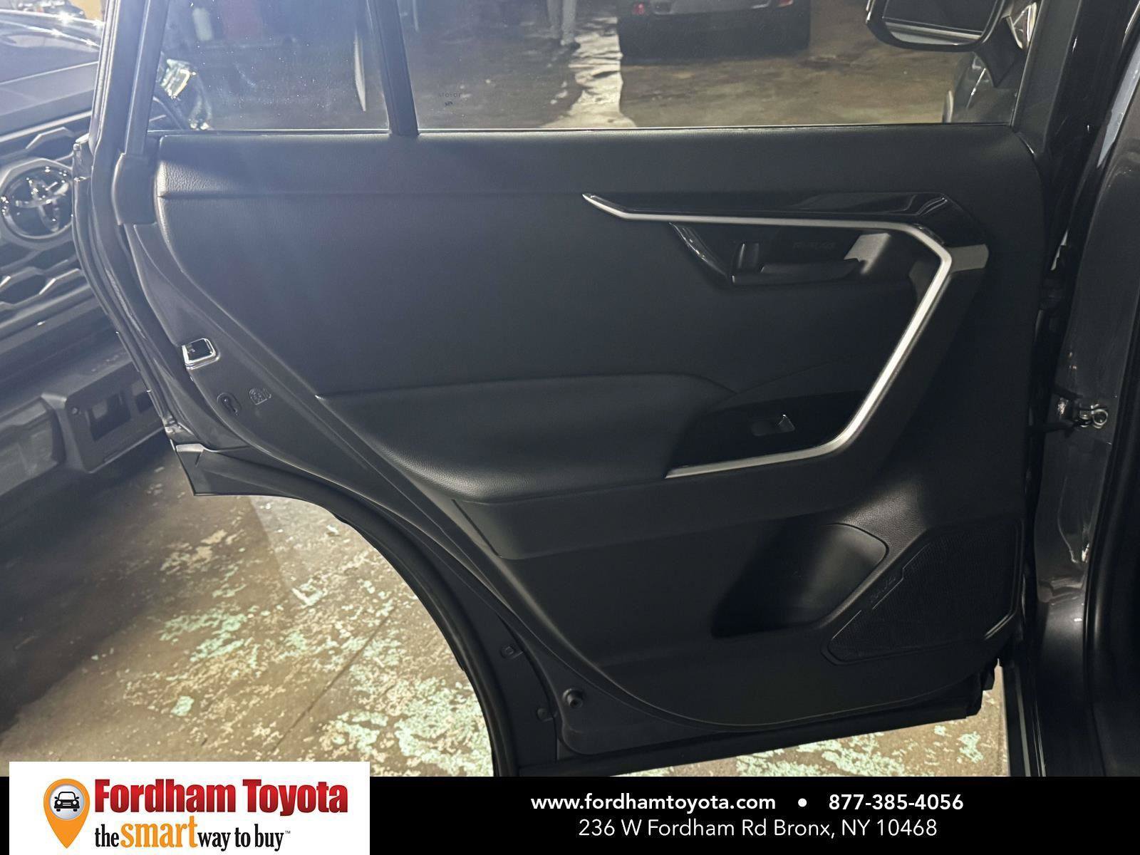 Used 2022 Toyota RAV4 LE AWD/4WD image 11