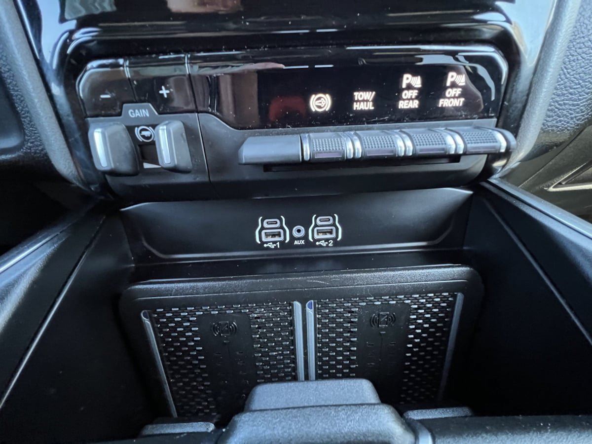Used 2025 RAM 2500 Laramie AWD/4WD image 23
