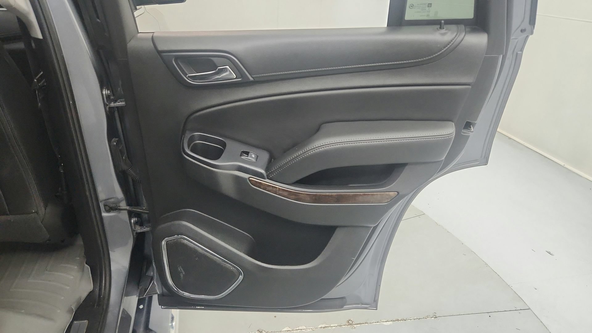 Used 2018 Chevrolet Tahoe LT w/ LT Signature Package AWD/4WD image 27