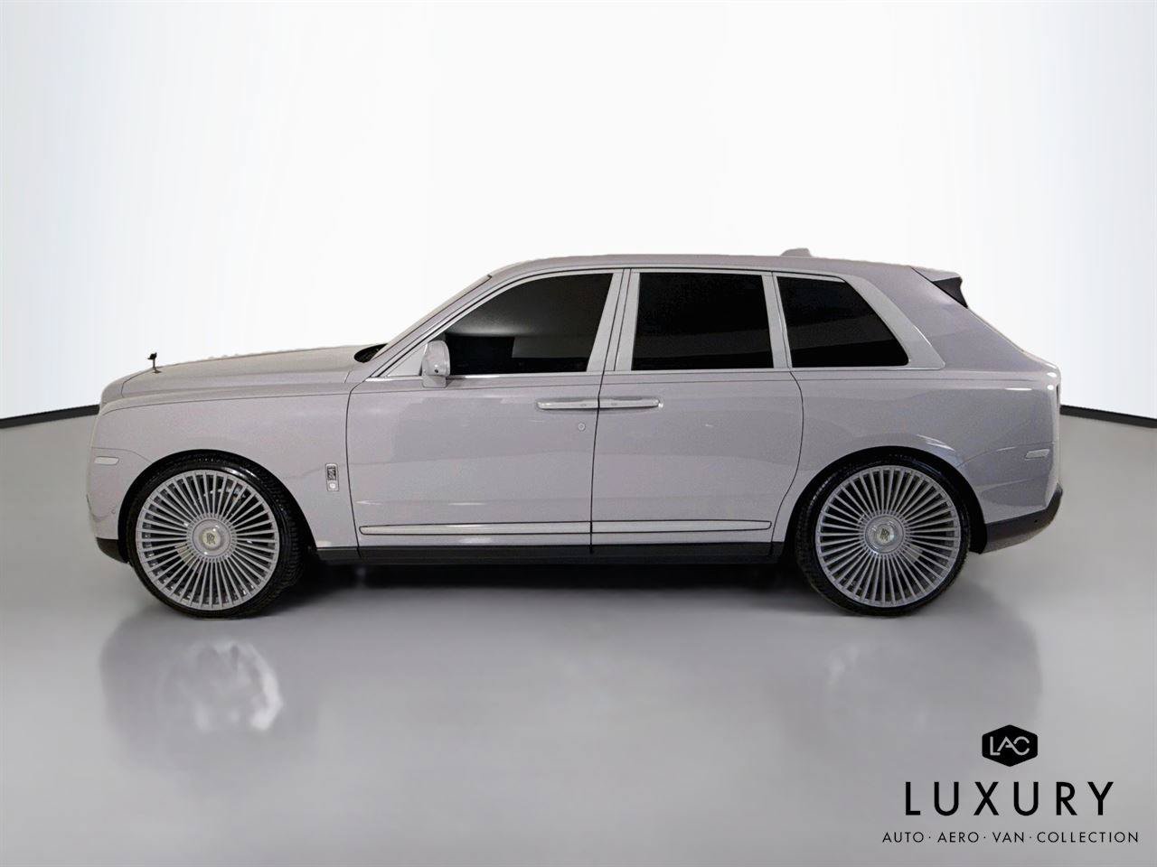 Used 2024 Rolls-Royce Cullinan Black Badge w/ Leather Finishing Pack AWD/4WD image 9