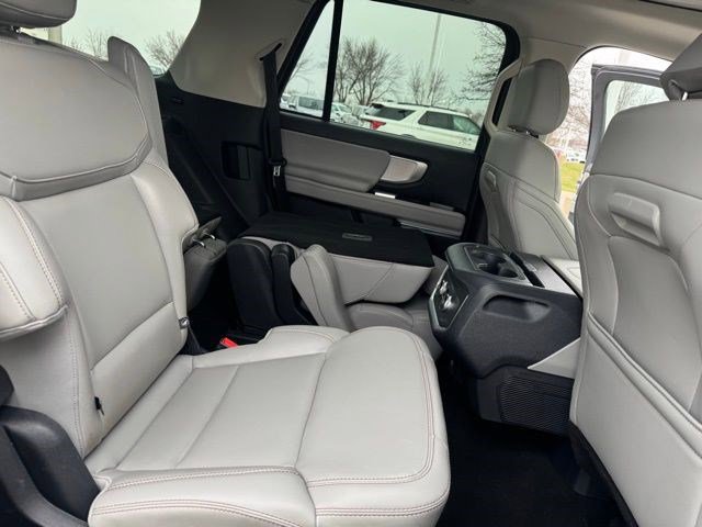 Used 2025 Ford Expedition Active image 39