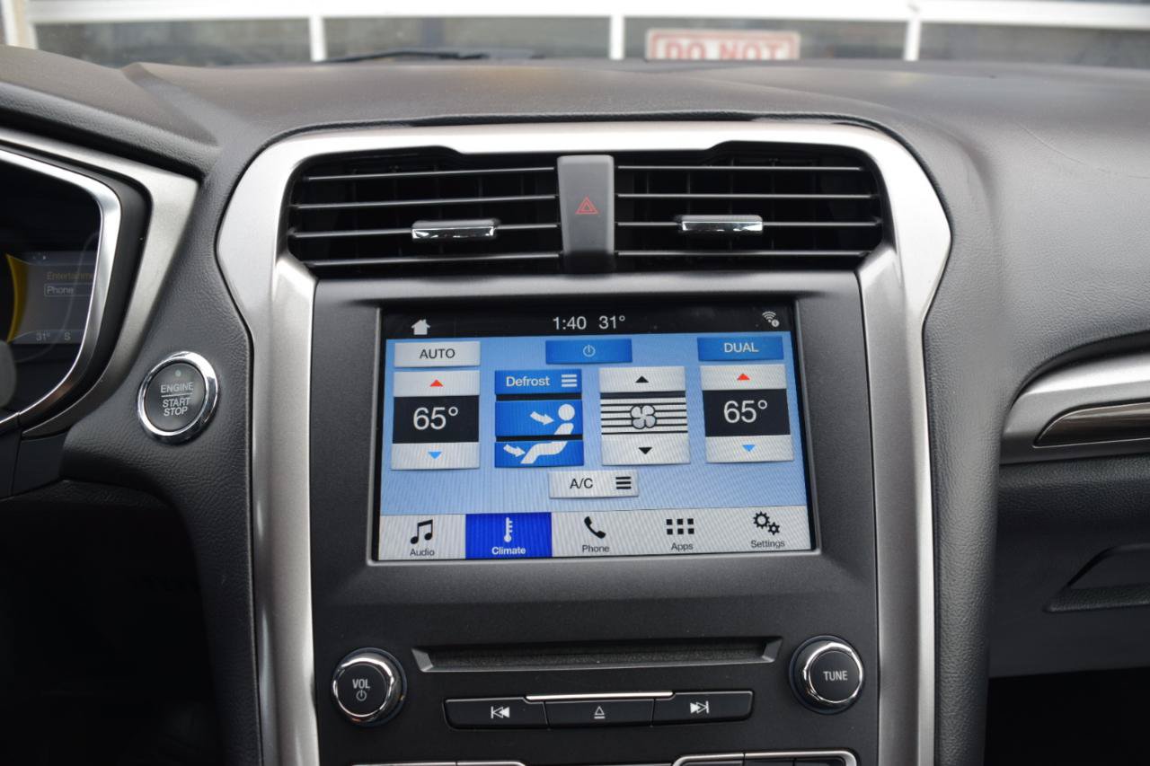 Used 2017 Ford Fusion SE w/ Fusion SE Technology Package FWD image 21