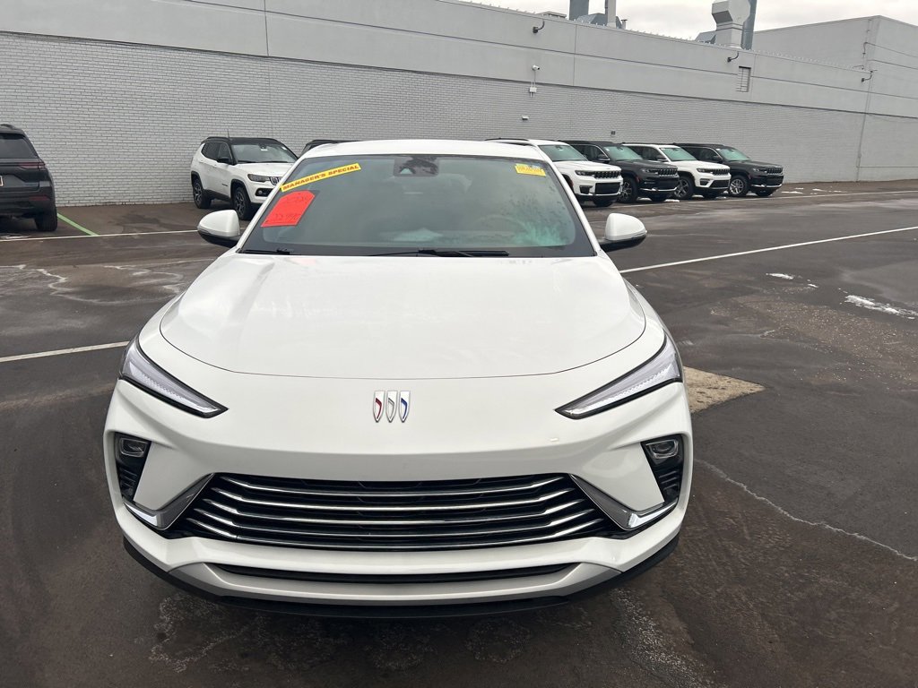 Used 2024 Buick Envista Preferred w/ Convenience I Package image 2