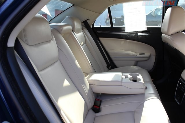 Used 2017 Chrysler 300 Limited AWD/4WD image 40