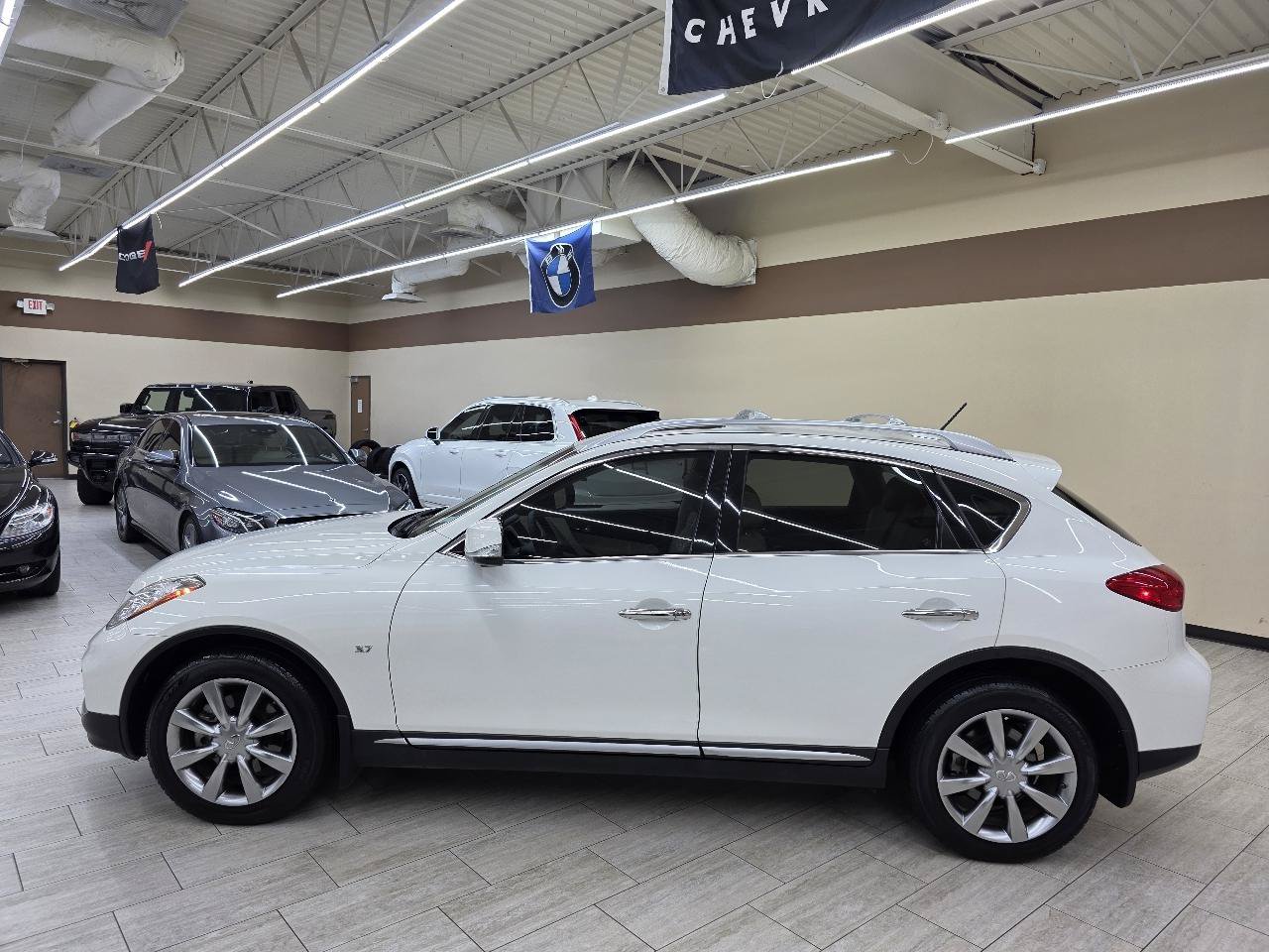 Used 2017 INFINITI QX50 2WD w/ Premium Plus Package image 9