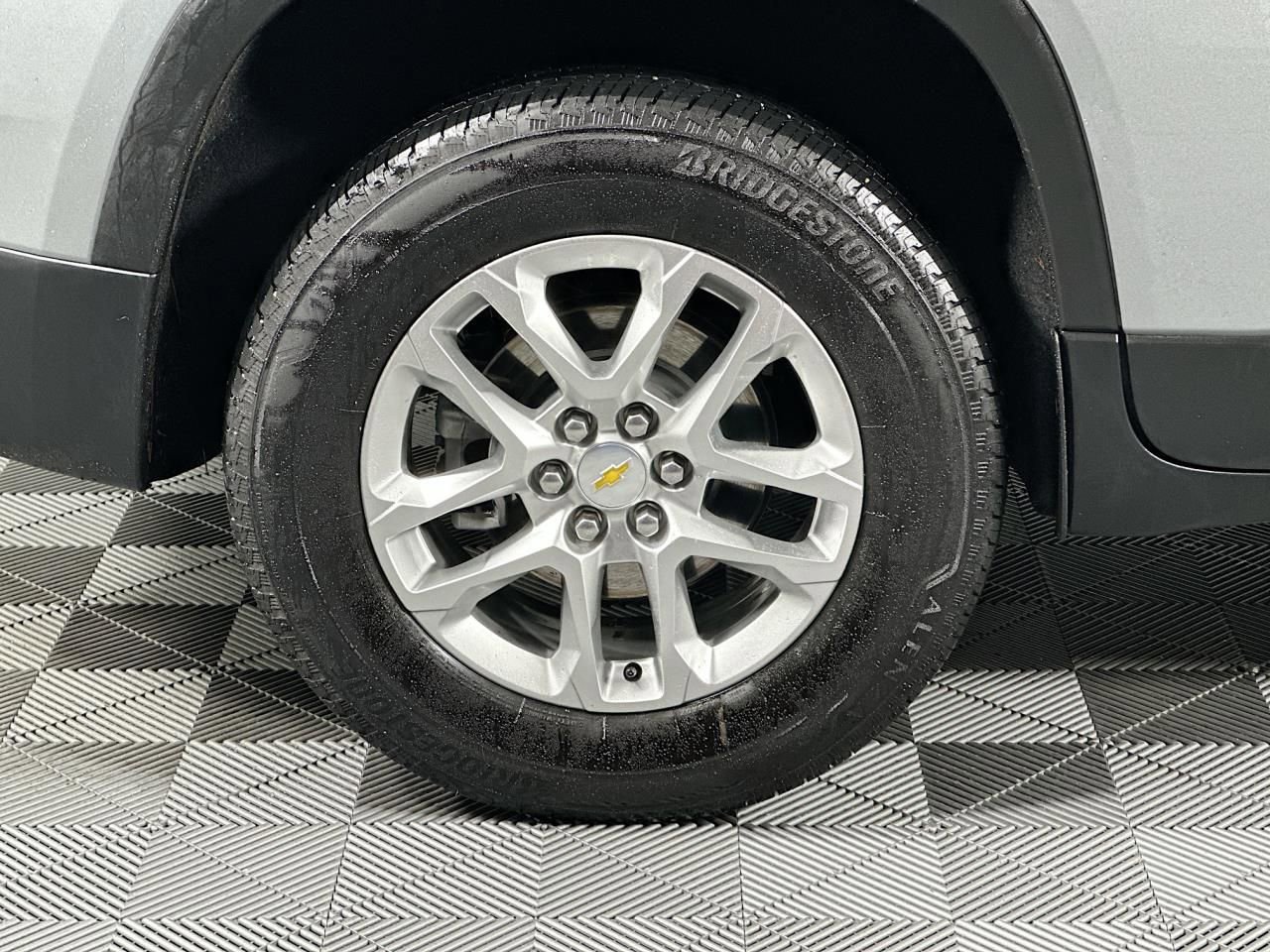 Used 2023 Chevrolet Traverse LS image 15