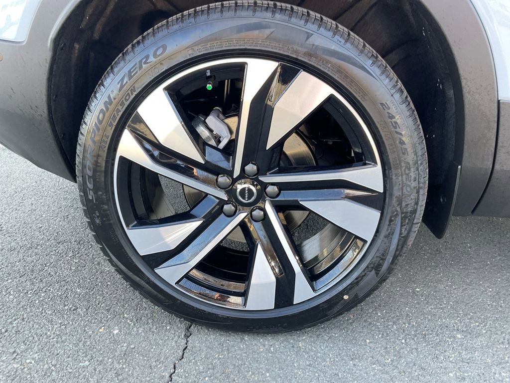 New 2026 Volvo XC40 B5 Plus w/ Protection Package Premier image 16