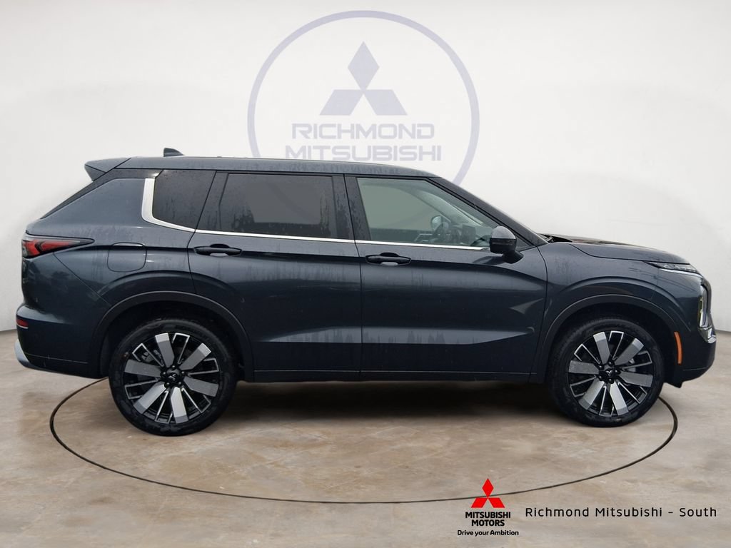 New 2026 Mitsubishi Outlander SE FWD image 2